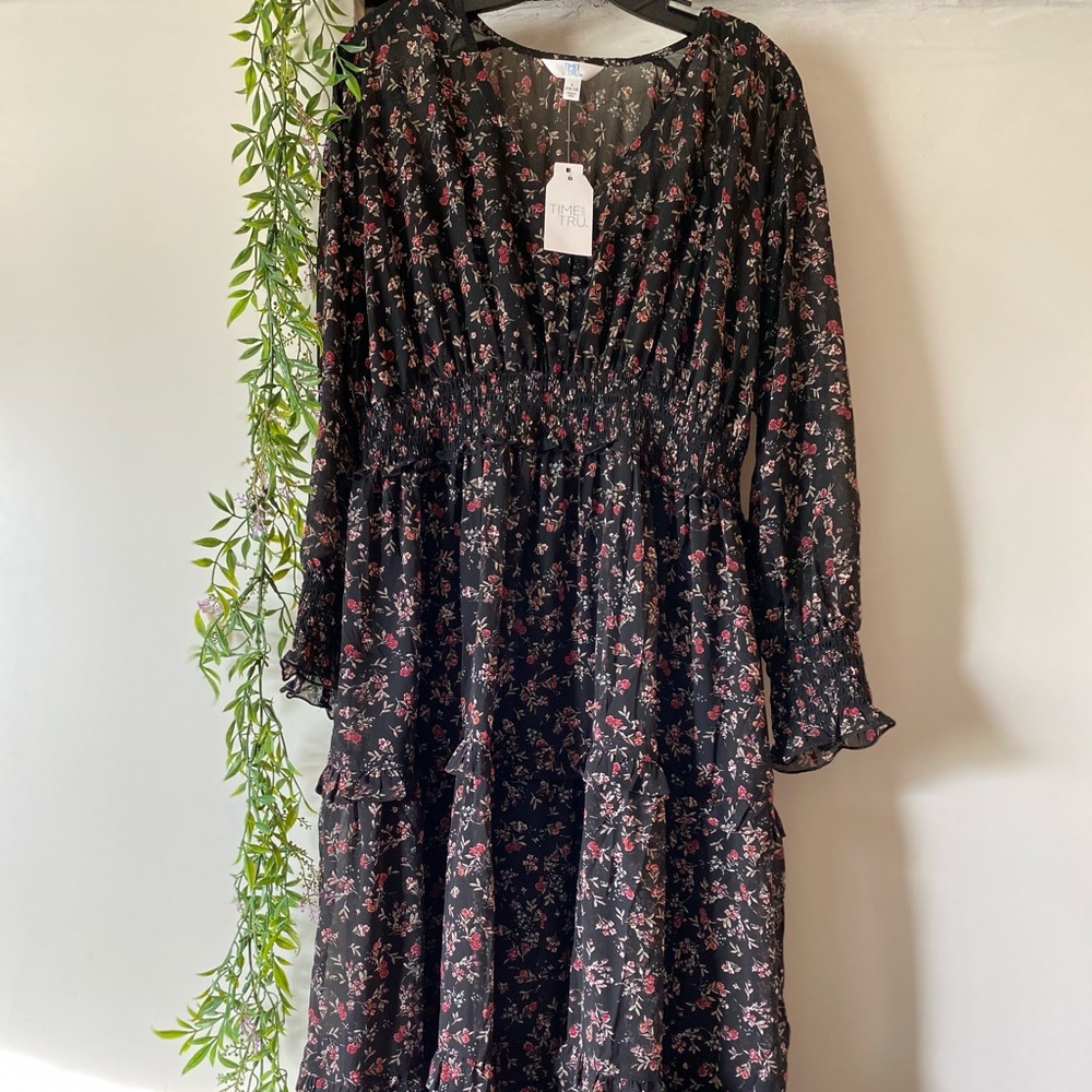Black Floral Dress 🖤🤍